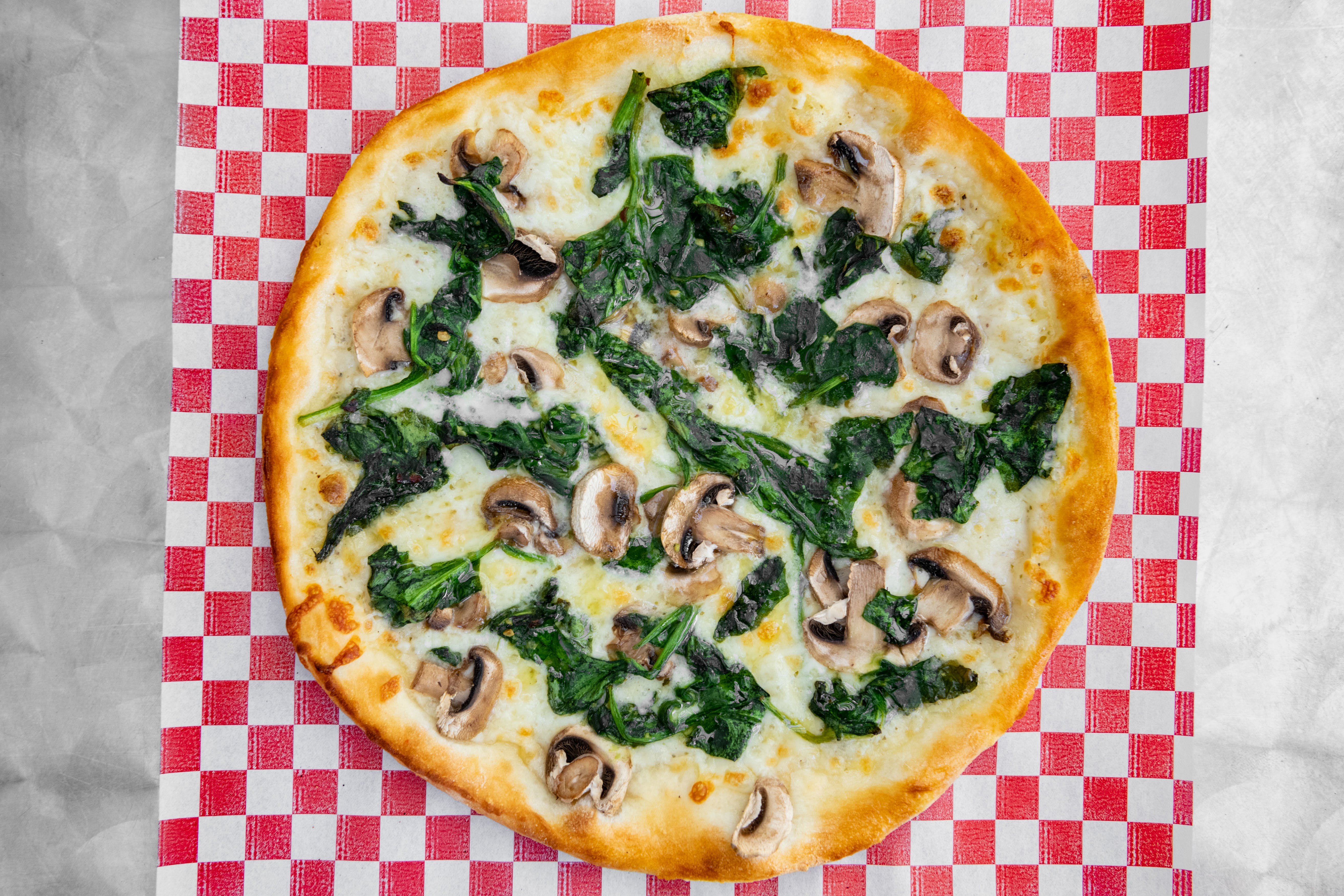 Order Manhattan Pizza - 14" food online from Vinnie Pizzeria store, Martinez on bringmethat.com
