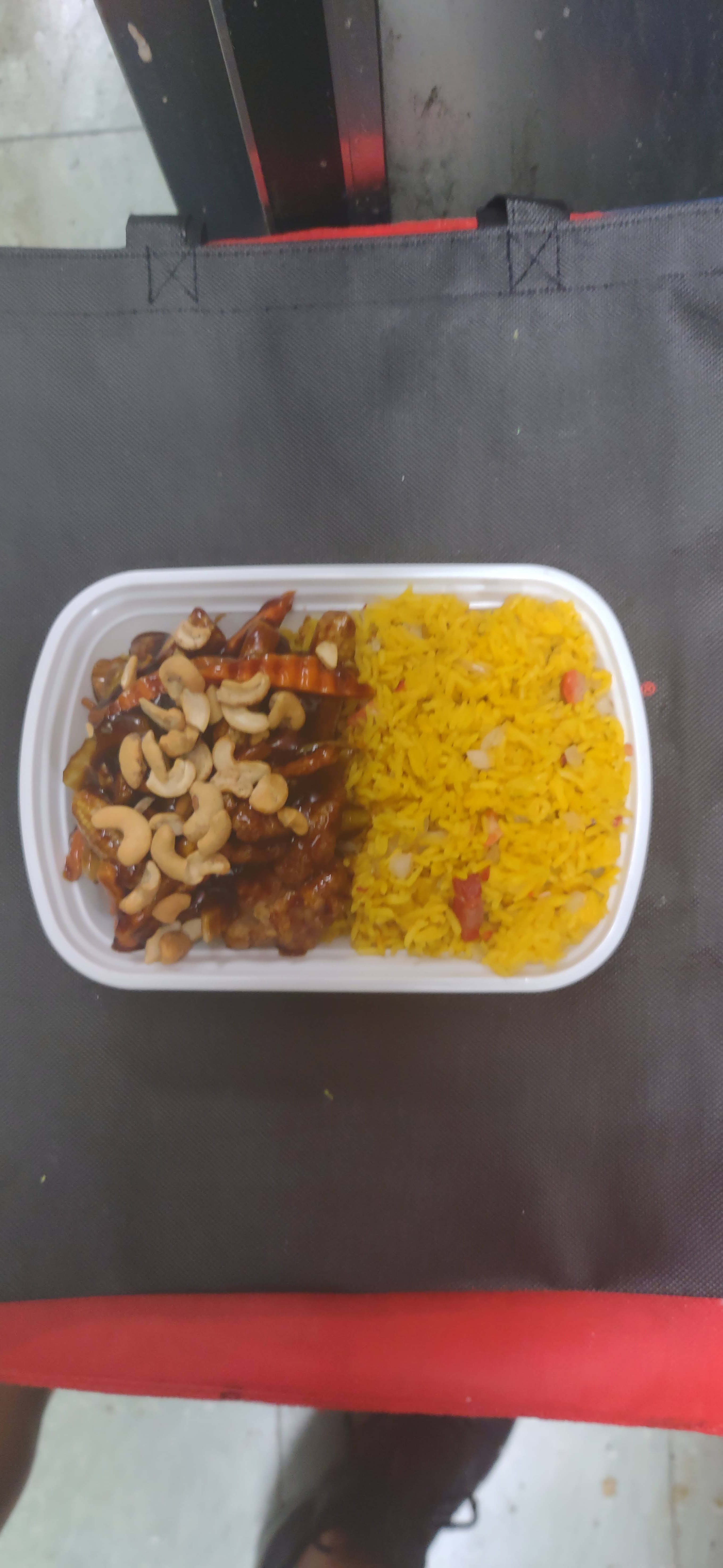 Order C20. Chicken with Cashew Nuts Combo Platter  food online from China Wok store, Lima on bringmethat.com