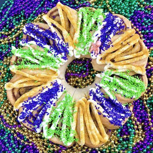 Order King Cake food online from Cinnaholic store, Naperville on bringmethat.com