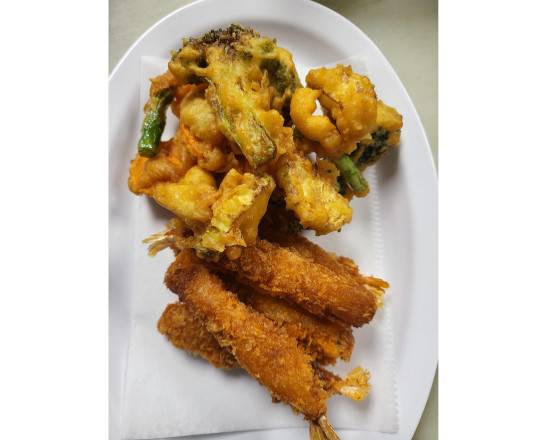 Order 12 Shrimp & Vegetable Tempura food online from Suthathip Thai Restaurant store, Anaheim on bringmethat.com