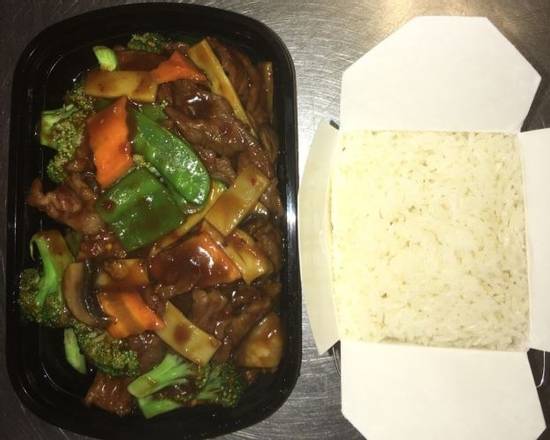 Order 46.Hunan Beef food online from Panda Garden Buffet Inc store, Cookeville on bringmethat.com