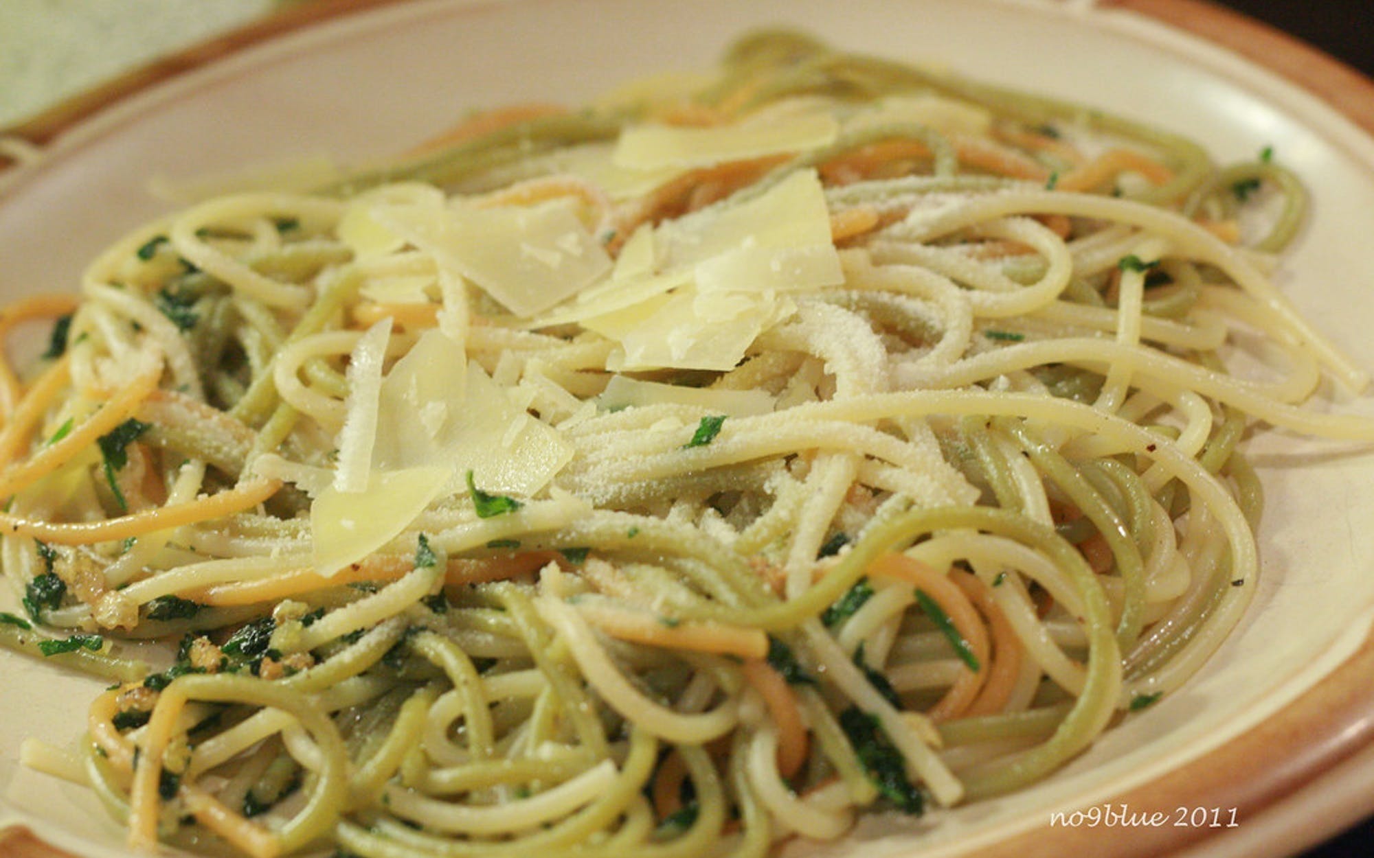 Order Spaghetti with Garlic & Oil - Pasta food online from Pino's Pizzeria store, Easton on bringmethat.com