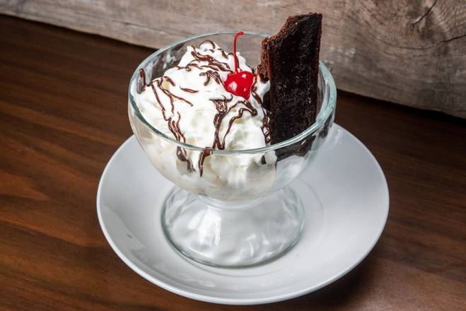 Order Chocolate Brownie Sundae food online from Duffy Sports Grill store, West Palm Beach on bringmethat.com