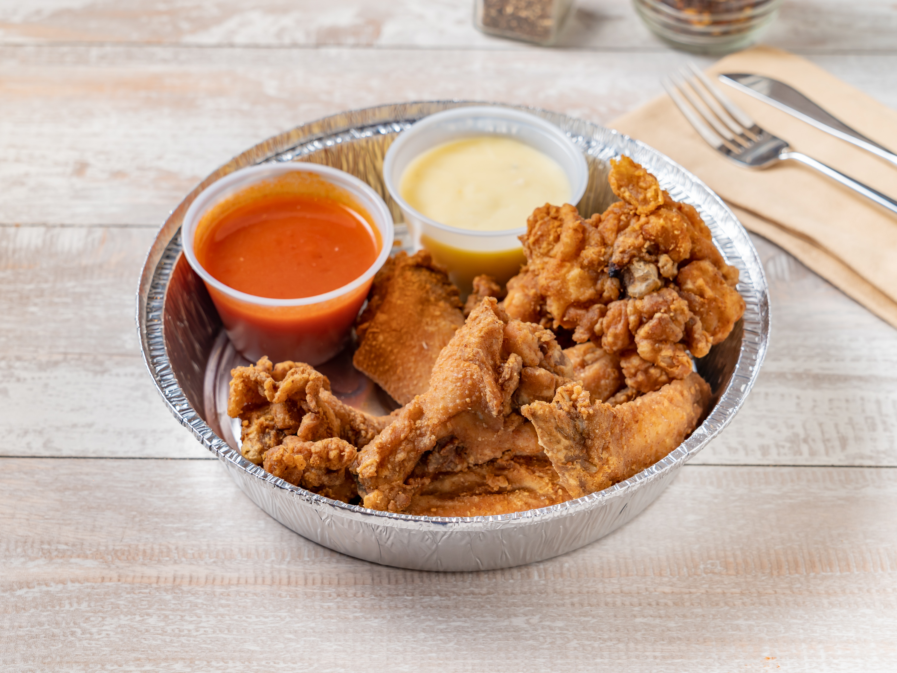 Order Chicken Wings food online from Cousins Pizzeria store, Bronx on bringmethat.com