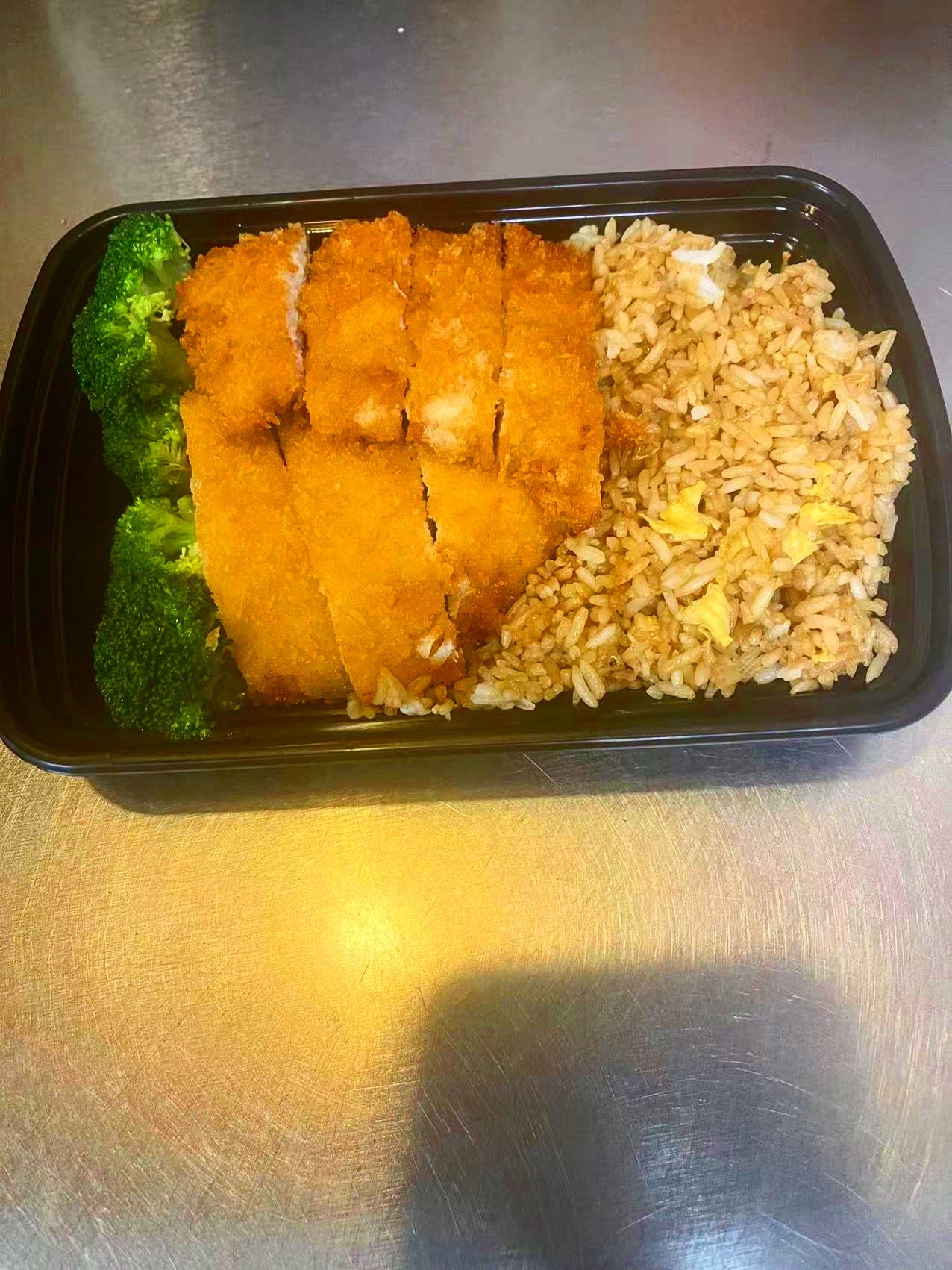 Order C28. War Sue Gai Combo Plate food online from Golden China Express store, Worthington on bringmethat.com