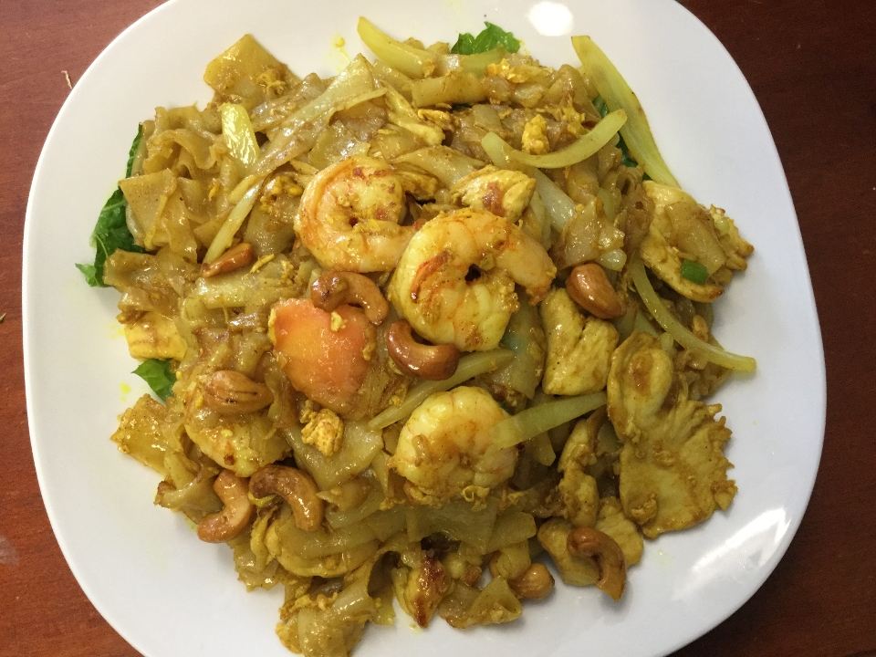 Order (D)Pad Curry food online from Khao Hom Thai & Pho store, Billerica on bringmethat.com