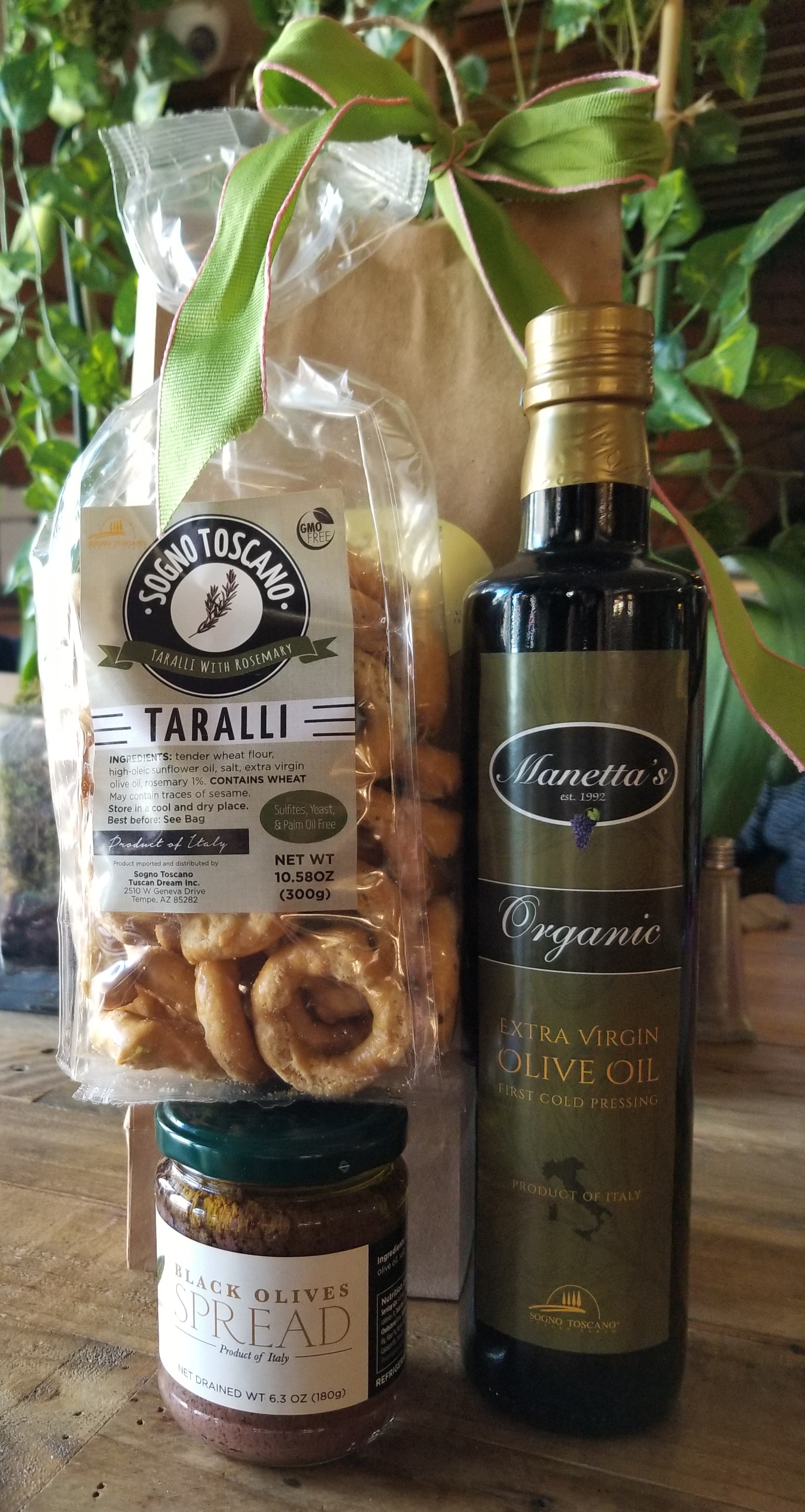 Order Olive Gift Bag food online from Manetta Restaurant store, Long Island City on bringmethat.com