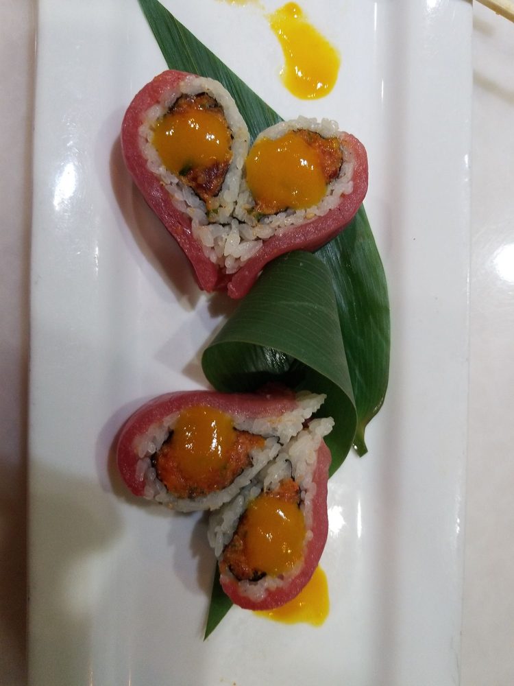 Order Tuna Lover Roll food online from Edo Higan store, Littleton on bringmethat.com