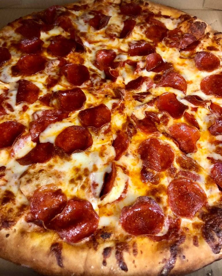 Order Pepperoni Deluxe Pizza - Medium 12" food online from Napoli's Pizza store, Anchorage on bringmethat.com
