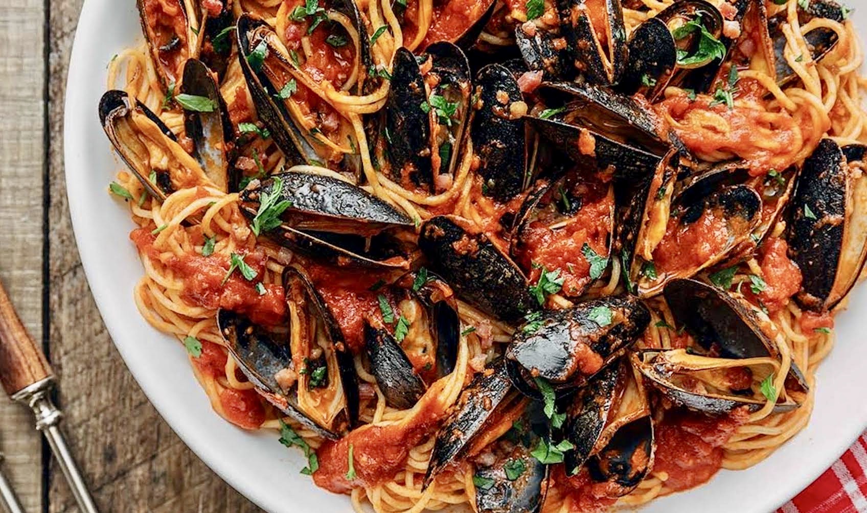 Order 42. Linguine alle Cozze food online from Fellini Cafe Of Media store, Media on bringmethat.com