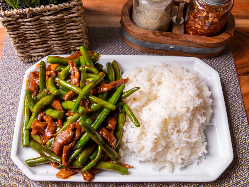 Order 104. Beef with String Bean food online from Yummy Yummy Chinese Restaurant store, Maspeth on bringmethat.com