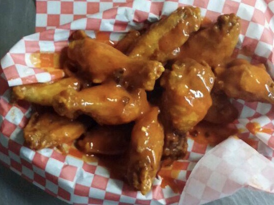 Order 6 Wingz food online from Shotz Bar & Grille store, Austintown on bringmethat.com