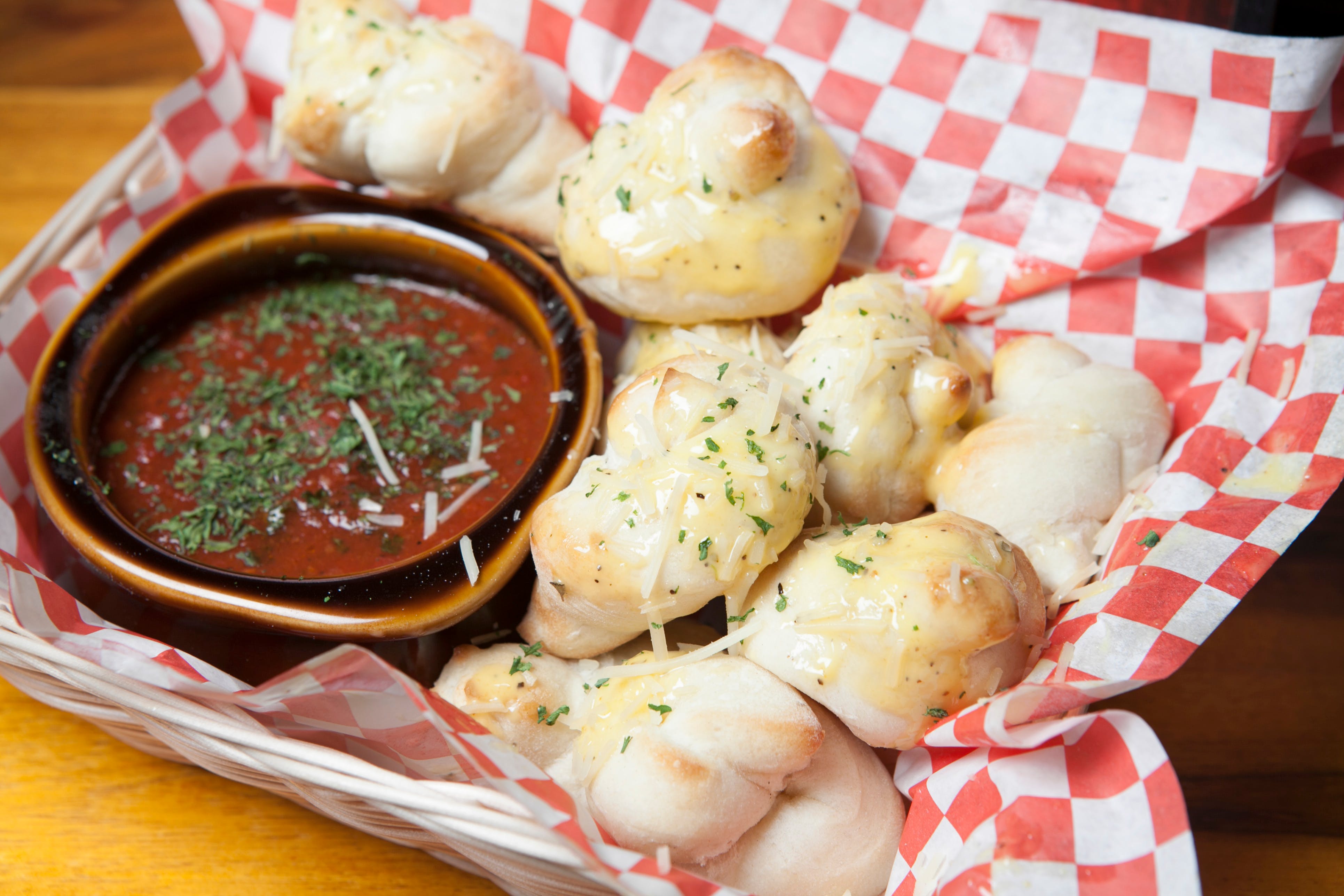 Order Garlic Knots - 6 Pieces food online from Lino's Pizzeria and Italian store, North Las Vegas on bringmethat.com