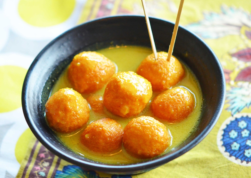 Order 咖哩魚蛋 Hong Kong Curry Fish Balls food online from Phoenix Wings store, Arcadia on bringmethat.com