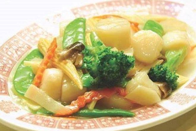 Order S15. Scallops with Vegetables 素菜干贝 food online from Jade Restaurant & Lounge store, Seattle on bringmethat.com