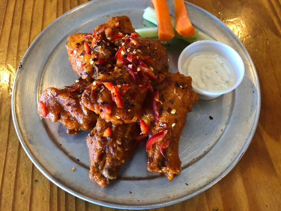 Order Pinche Hot Wings - Half Dozen food online from Paradise Valley Pizza store, Phoenix on bringmethat.com