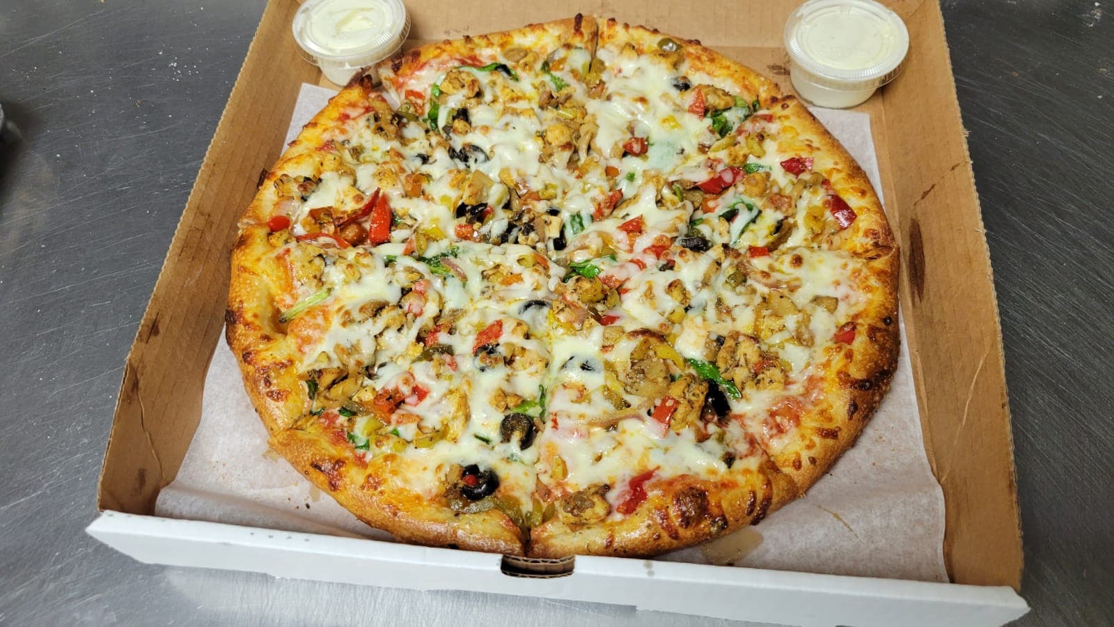 Order Castello Spicy Chicken Pizza food online from Castello Pizza store, Columbus on bringmethat.com