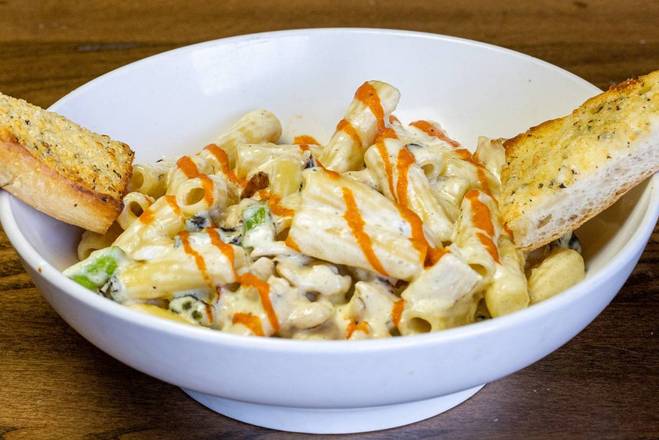 Order Chicken Alfredo food online from Paisans Pizzeria & Bar store, Chicago on bringmethat.com