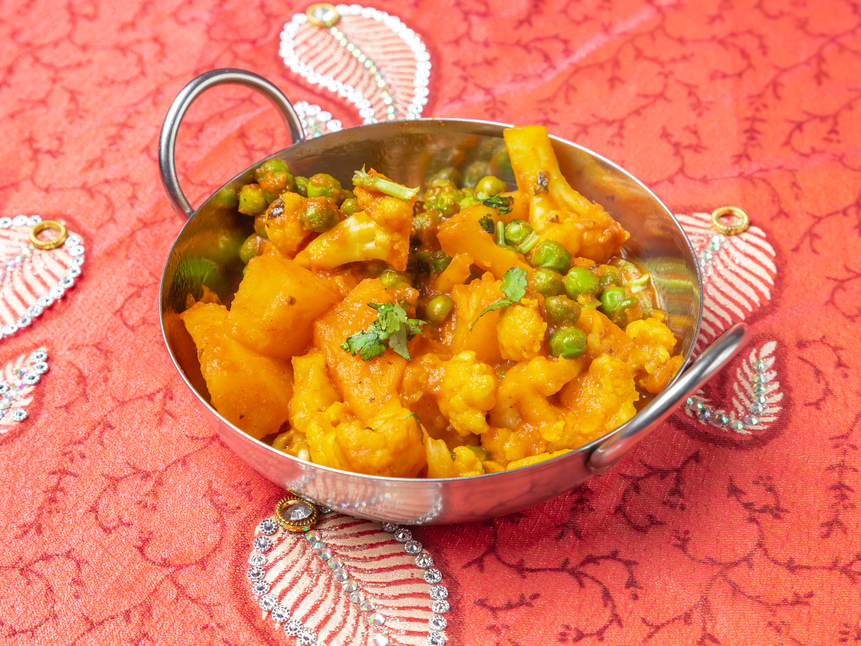 Order Gobi Aloo Matar  food online from Neem Indian Cuisine store, Bronx on bringmethat.com