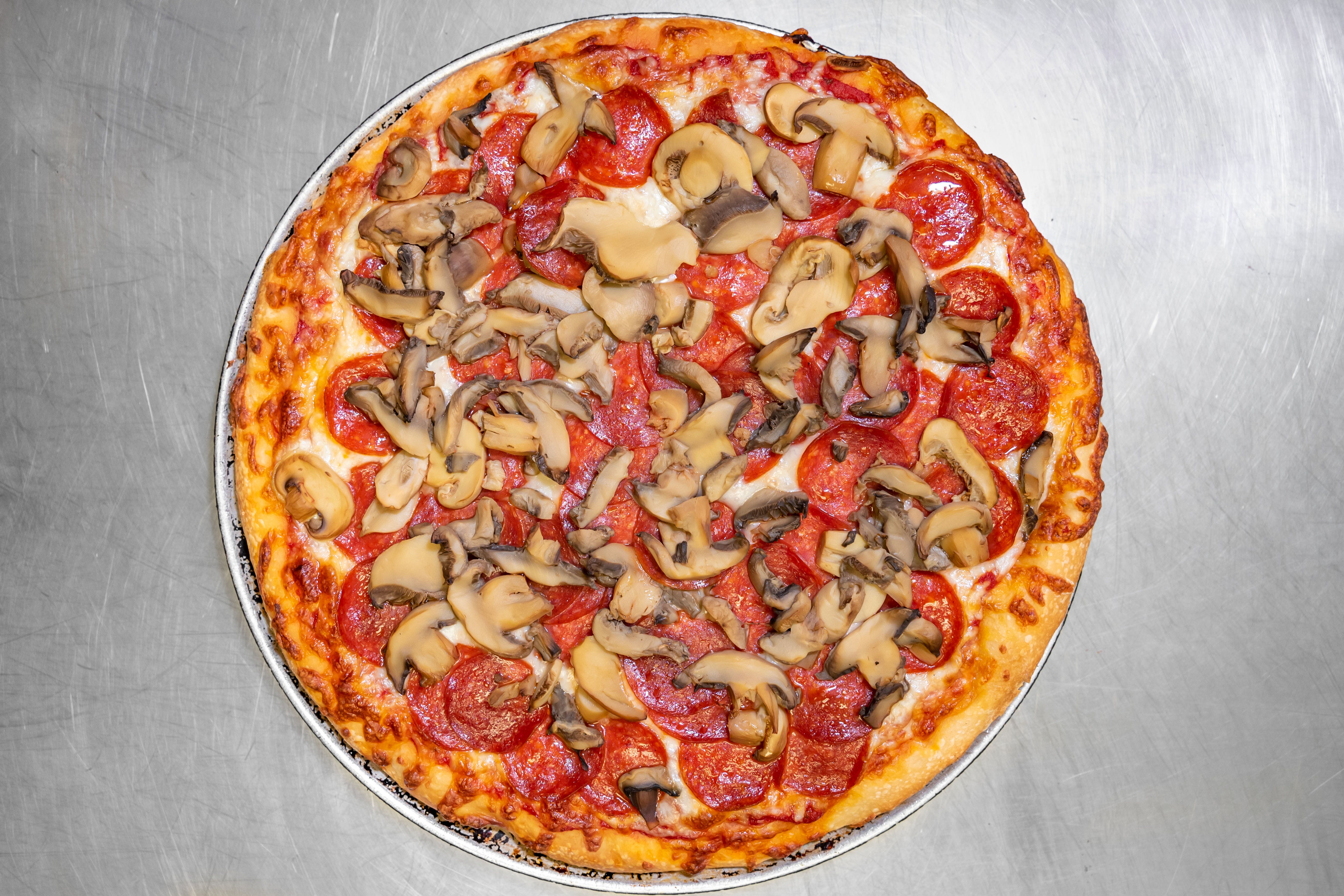 Order 8. Pepperoni & Mushrooms Pizza - X-Large (16 Slices) food online from Zavarelli's Pizza Shop store, Canton on bringmethat.com