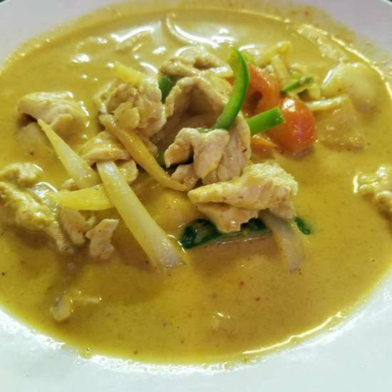 Order Yellow Curry food online from Thai Rock store, New York on bringmethat.com