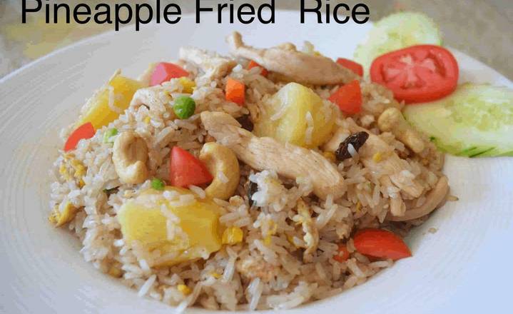 Order Pineapple Fried Rice food online from Toomie's Thai By Mee Choke store, Alameda on bringmethat.com