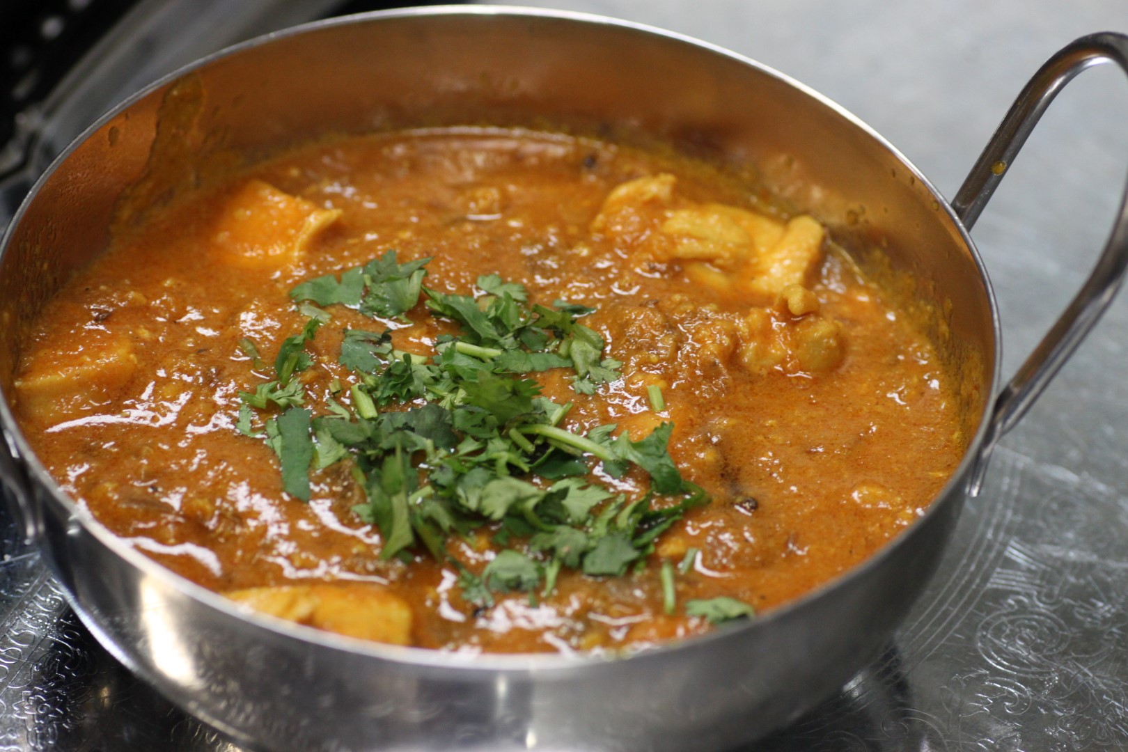 Order Chicken Curry food online from Lazeez Indian-Mediterranean Grill store, Las Vegas on bringmethat.com