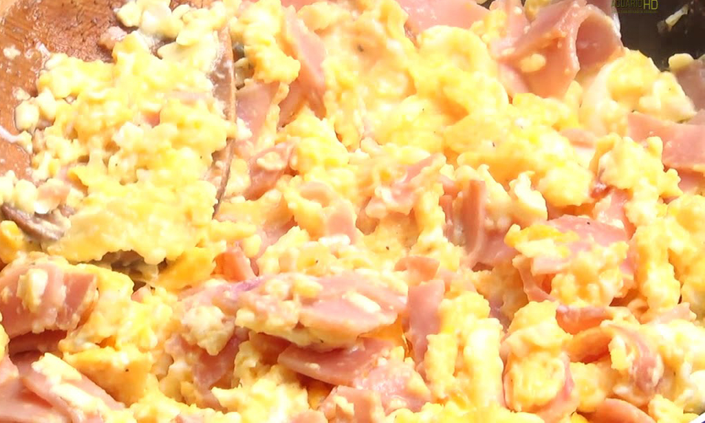 Order Breakfast Huevos con Jamon food online from Variedad De Pupusas store, Los Angeles on bringmethat.com
