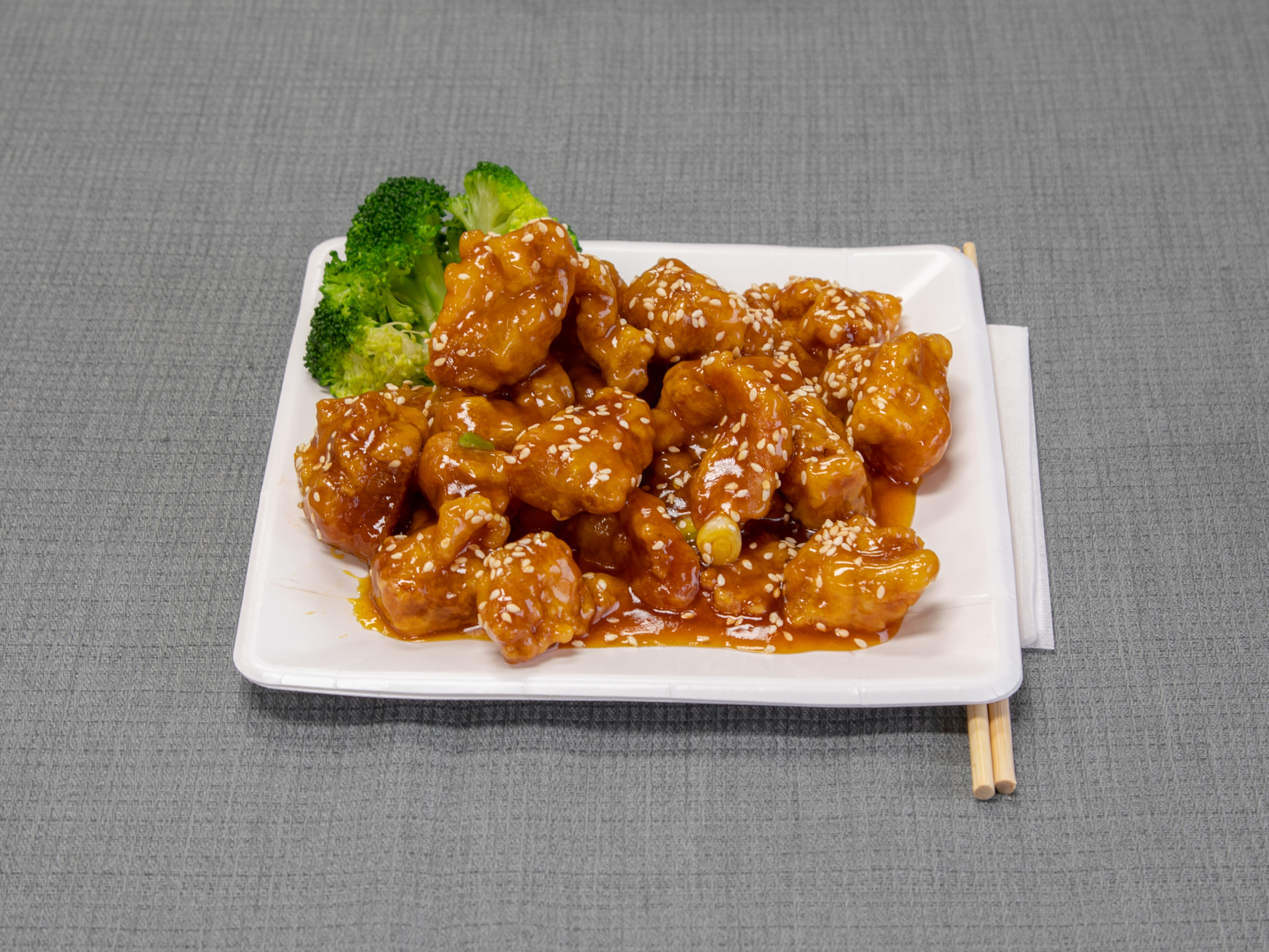 Order L22. Sesame Chicken Lunch Special food online from Fortune Chinese Restaurant store, Floral Park on bringmethat.com