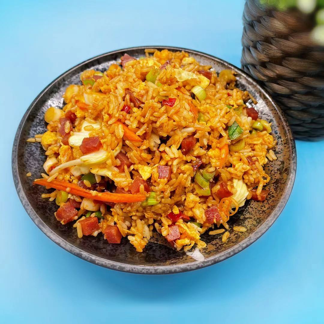 Order 剁辣椒腊肠炒饭 ️️ Chopped pepper & sausage fried rice food online from Fashion Wok store, Foster City on bringmethat.com
