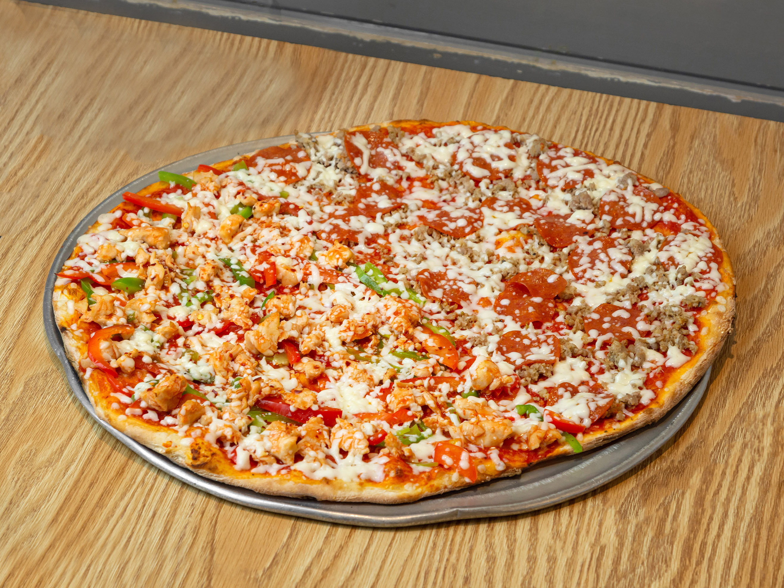 Order Spicy Chicken Pizza food online from Christian Pizza store, Charlottesville on bringmethat.com