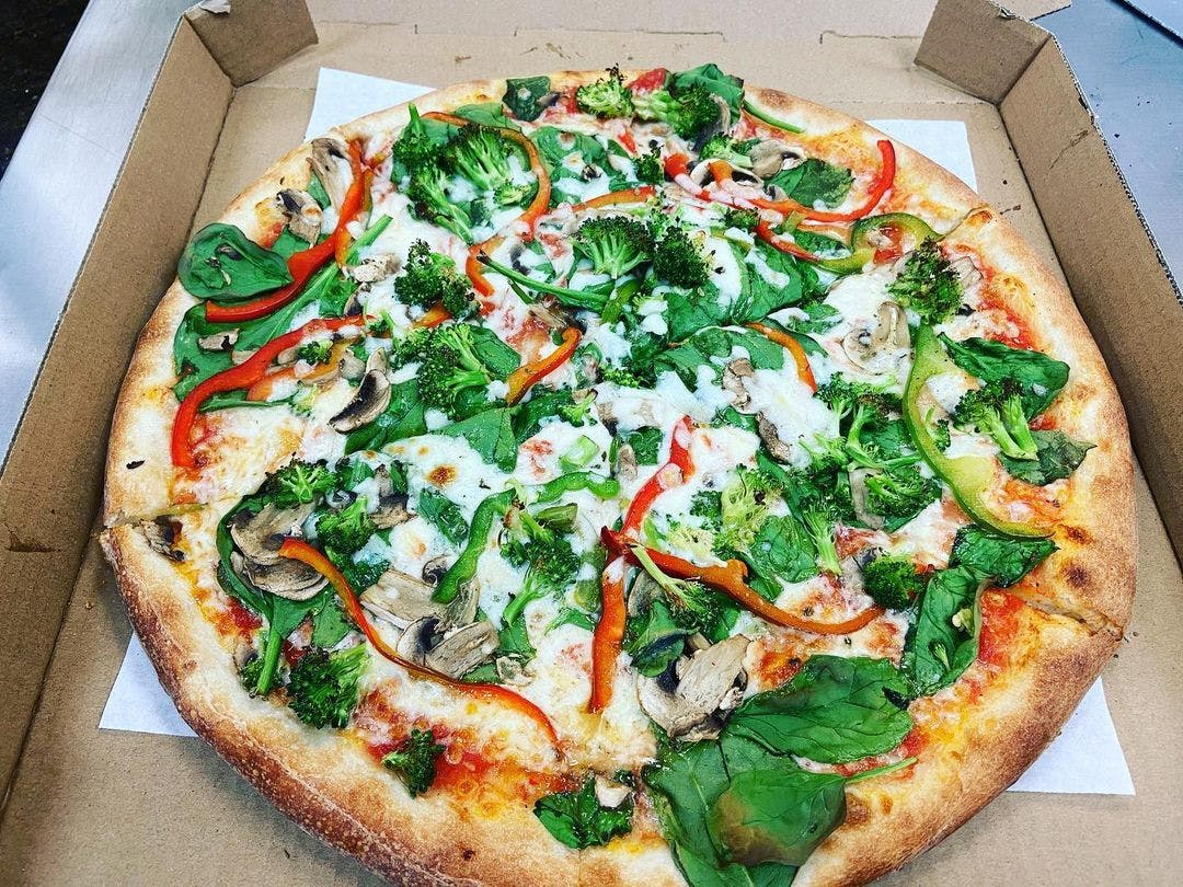 Order Garden Pizza - Medium 14'' food online from Joey's NY Pizza store, Las Vegas on bringmethat.com