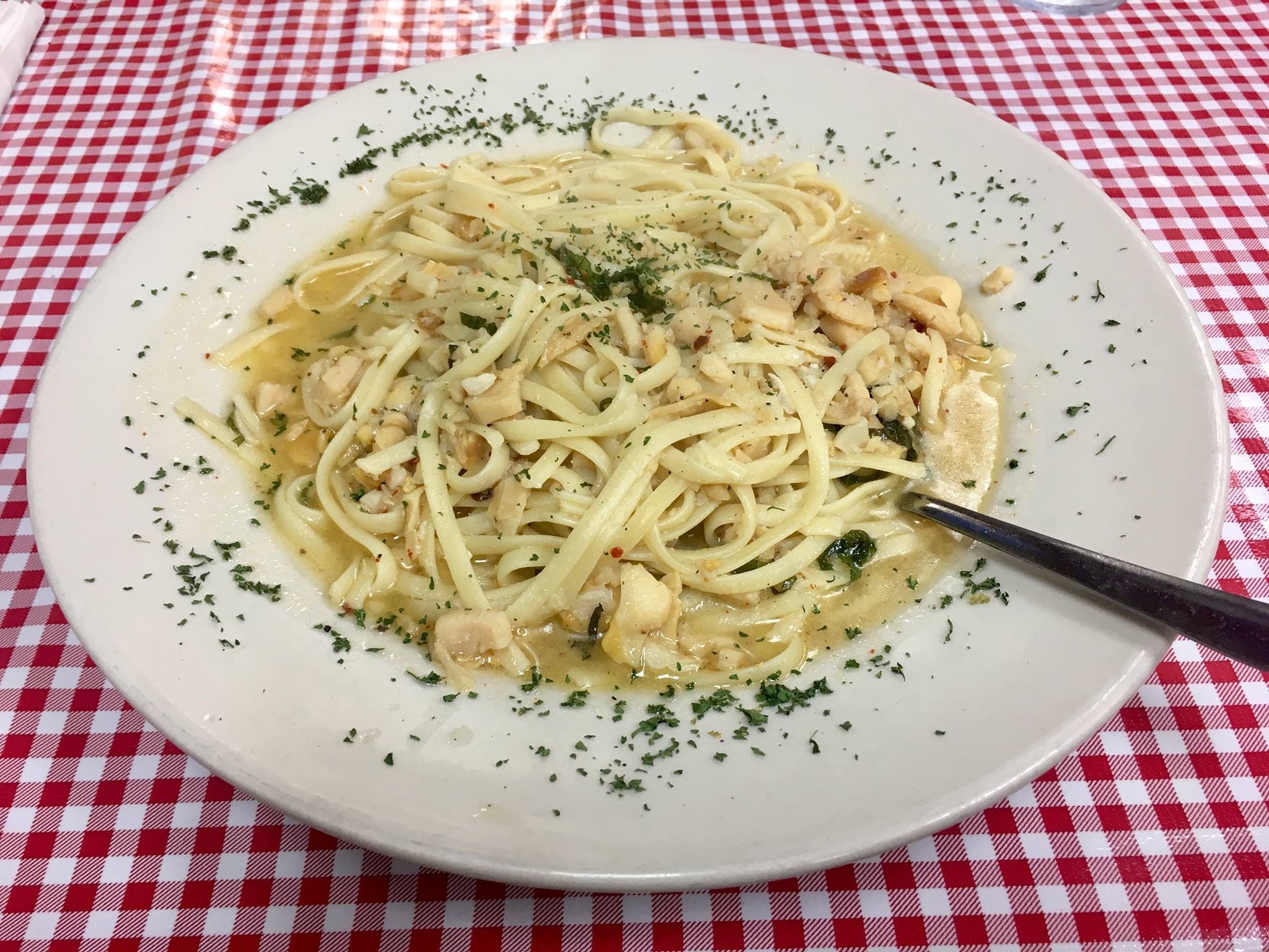 Order Linguine with White Clam Sauce - Pasta food online from Bek's Nizza Pizza store, Arlington on bringmethat.com