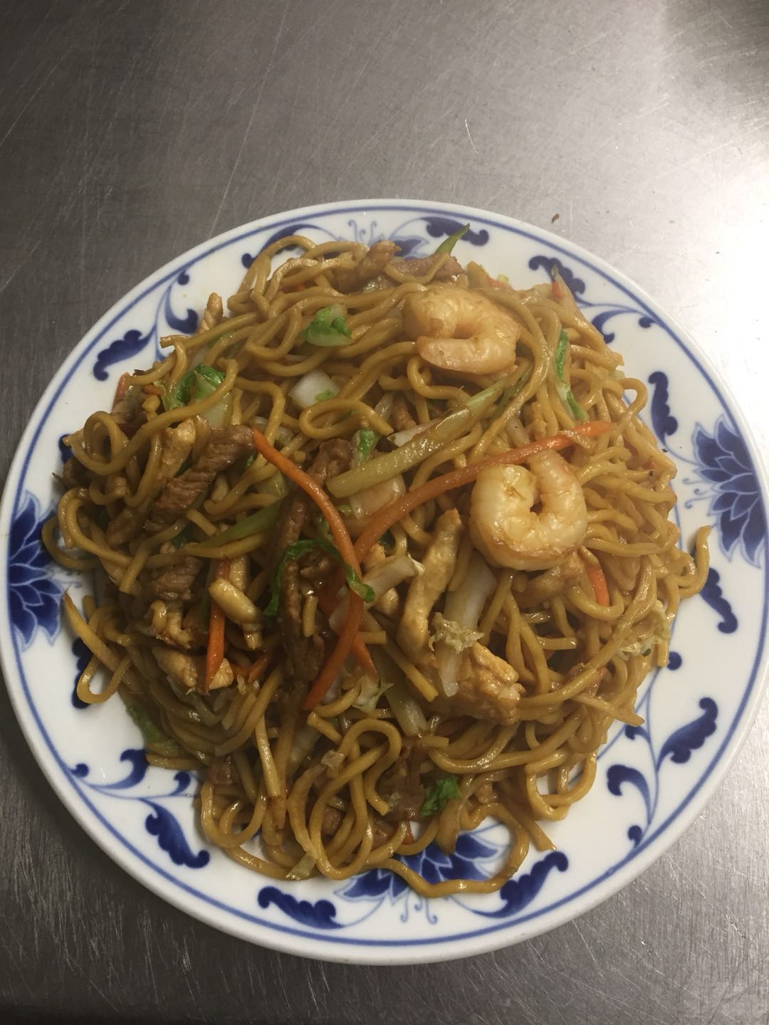 Order 37. Combination Lo Mein (Soft Noodle) food online from Chin's Kitchen store, Alexandria on bringmethat.com