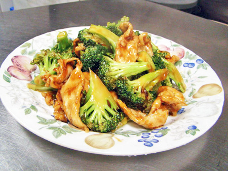 Order 59. Chicken with Broccoli food online from New Yee Wo store, Medford on bringmethat.com