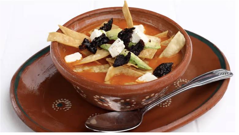 Order Sopa Azteca (Tortilla Soup) food online from El Huarache Loco store, Larkspur on bringmethat.com