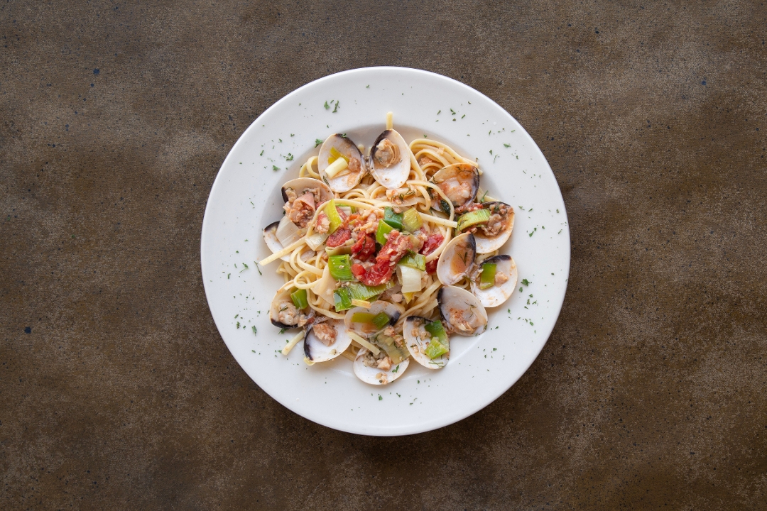 Order Linguine with Clams food online from Mio Vicino store, Santa Clara on bringmethat.com