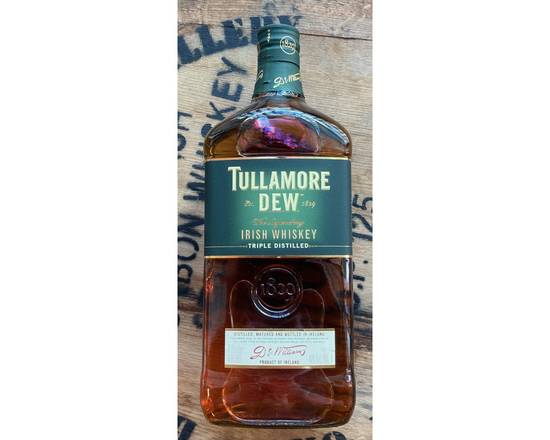 Order Tullamore Dew, 1.75L Bottled Whiskey  (40% ABV) food online from Chris's Liquor- 2203 S Lamar Blvd store, Austin on bringmethat.com