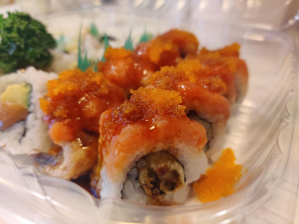 Order Spicy Salmon Roll food online from Simply Sushi & Co. store, Northbrook on bringmethat.com