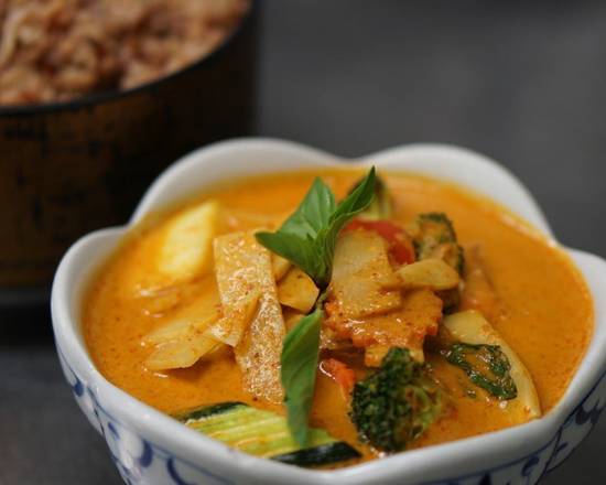Order 54. Red Curry food online from Oros Thai Restaurant store, San Jose on bringmethat.com