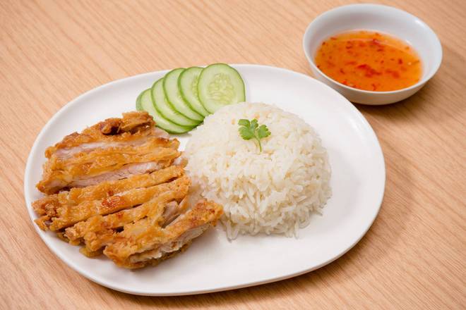 Order Crispy Chicken Over Rice food online from Red basil thai kitchen store, Long Island City on bringmethat.com