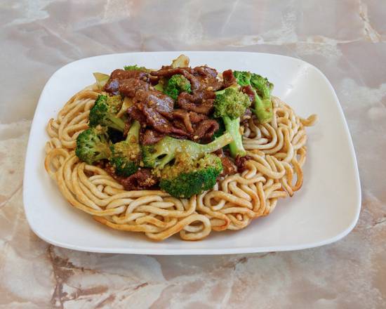 Order 87. Pan-Fried Noodle with Beef and Broccoli 芥蘭牛肉煎雙面 food online from Dew Drop Inn store, Honolulu on bringmethat.com
