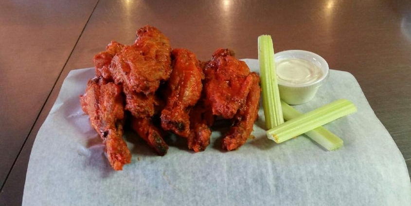 Order 12 Chicken Wings food online from Albie Pizza & Bar store, Virginia Beach on bringmethat.com