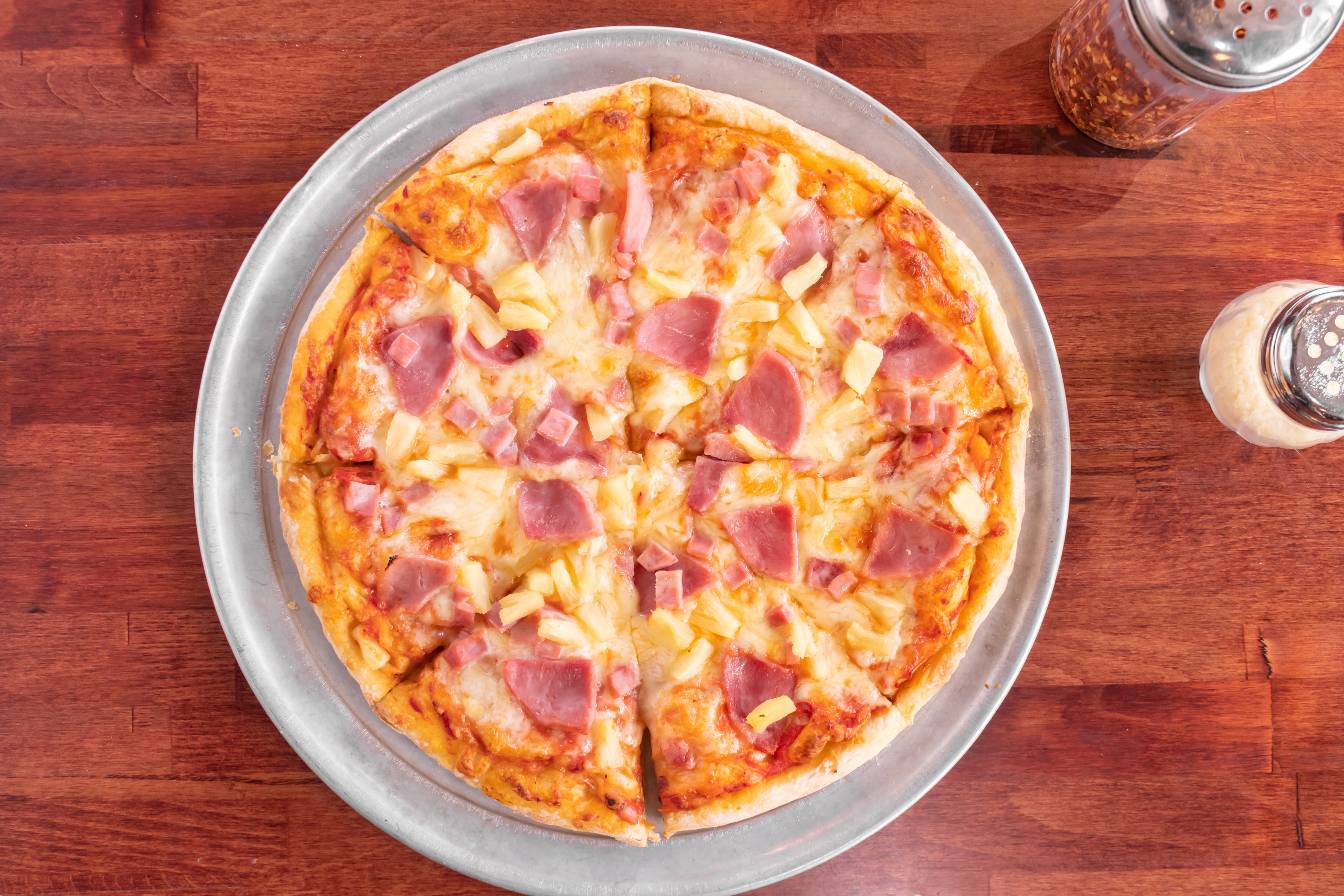 Order Twin Peaks Pizza - Regular 12'' food online from Piraat Pizzeria store, San Francisco on bringmethat.com