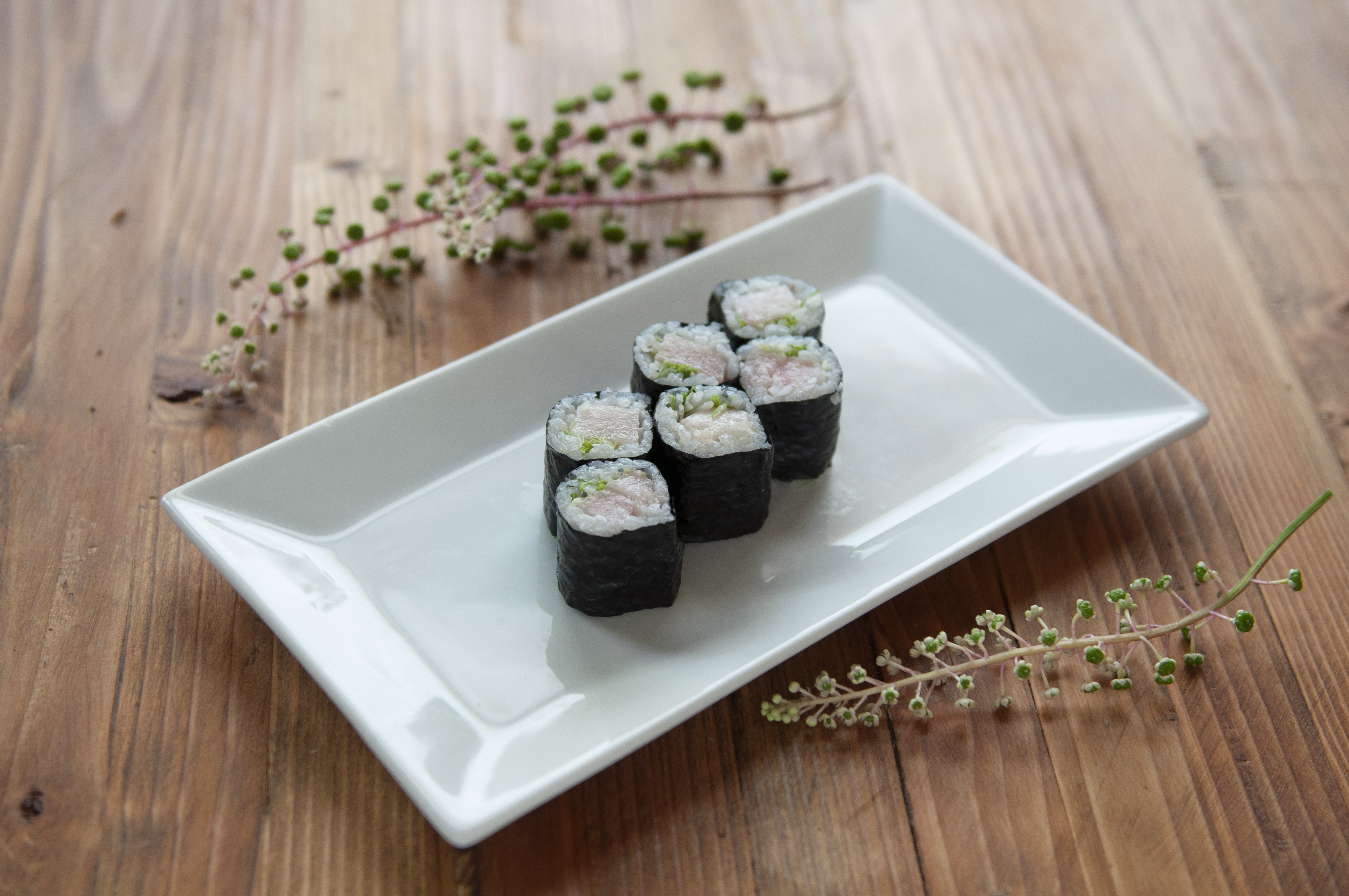 Order Yellowtail Scallion Roll food online from Dashi Noodle House store, Ridgewood on bringmethat.com