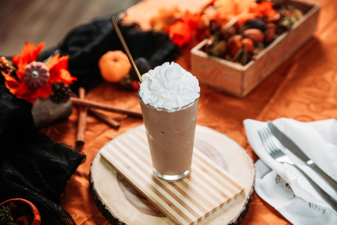 Order S'mores Smoothie food online from Nearme Cafe store, Moosic on bringmethat.com