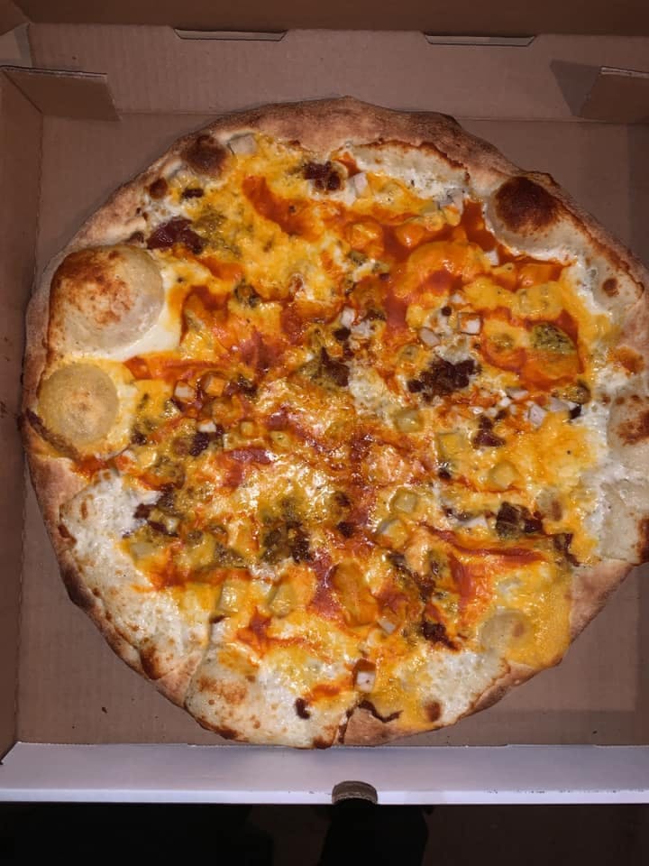 Order Buffalo Chicken Pizza - Large 16'' food online from Lou's Woodfire Pizza store, Del Rio on bringmethat.com