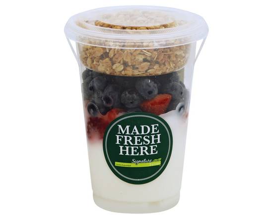Order Signature Farms · Strawberry & Blueberry Yogurt Parfait (12 oz) food online from Vons store, Fillmore on bringmethat.com