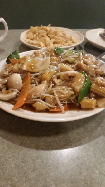 Order 114. Crispy Noodle food online from Golden Wall Restaurant store, La Mirada on bringmethat.com