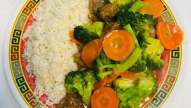 Order 6. Beef Broccoli food online from China Palace store, Cape Girardeau on bringmethat.com